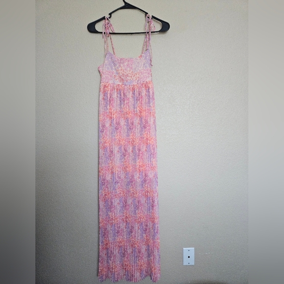Coco + JaimesonPrinted Sunburst Pleated Maxi Dress - Picture 2 of 11